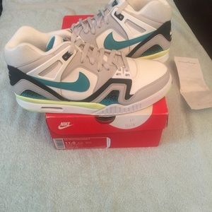 Brand New Air Tech Challenge ll size 11.5